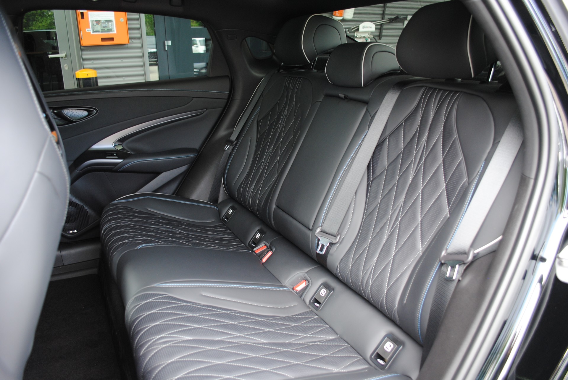 BYD Seal 82,2 kWh Excellence AWD-image-16