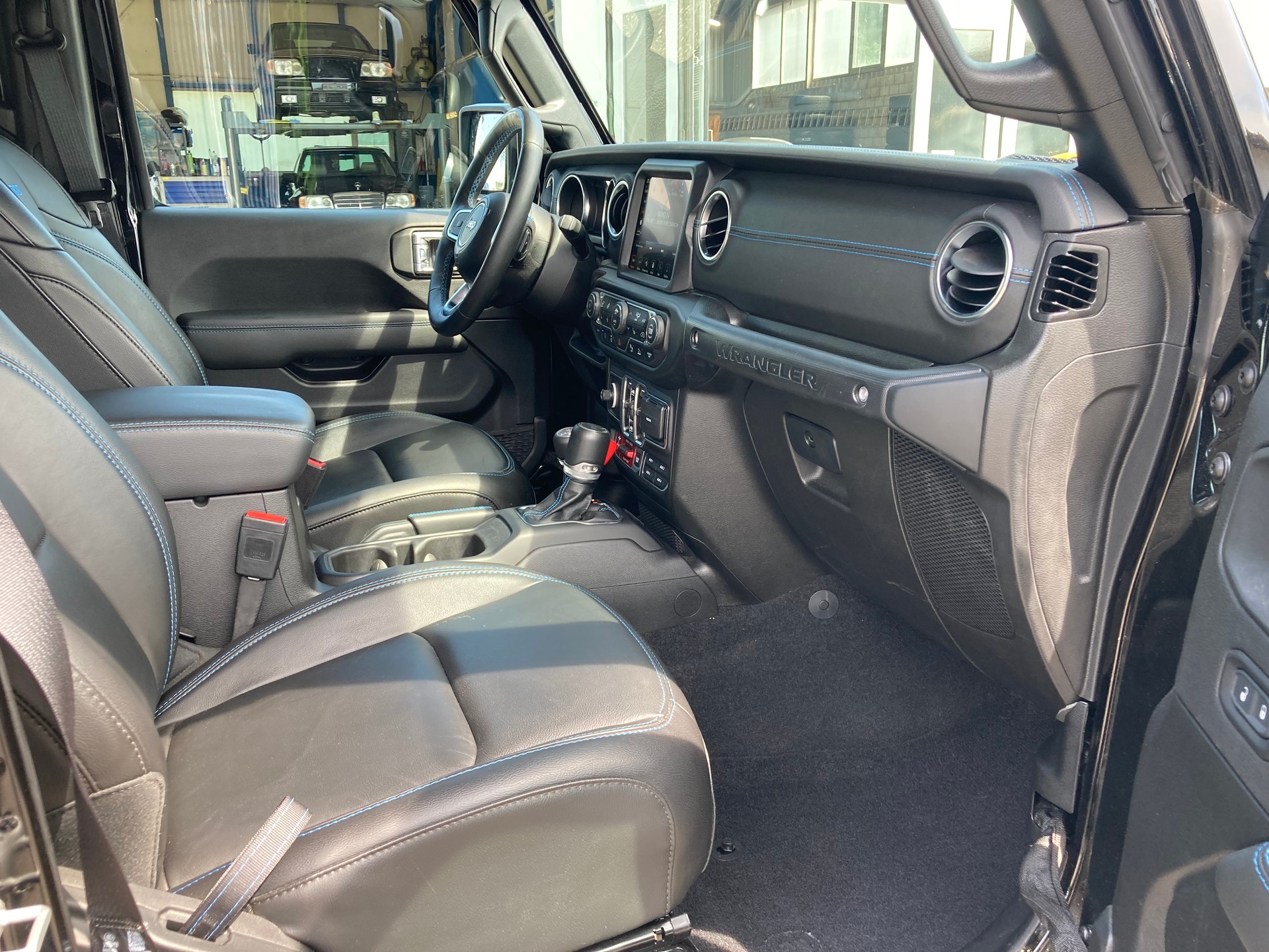 JEEP Wrangler 2.0 PHEV Unlimited Rubicon DT Automatic-image-9