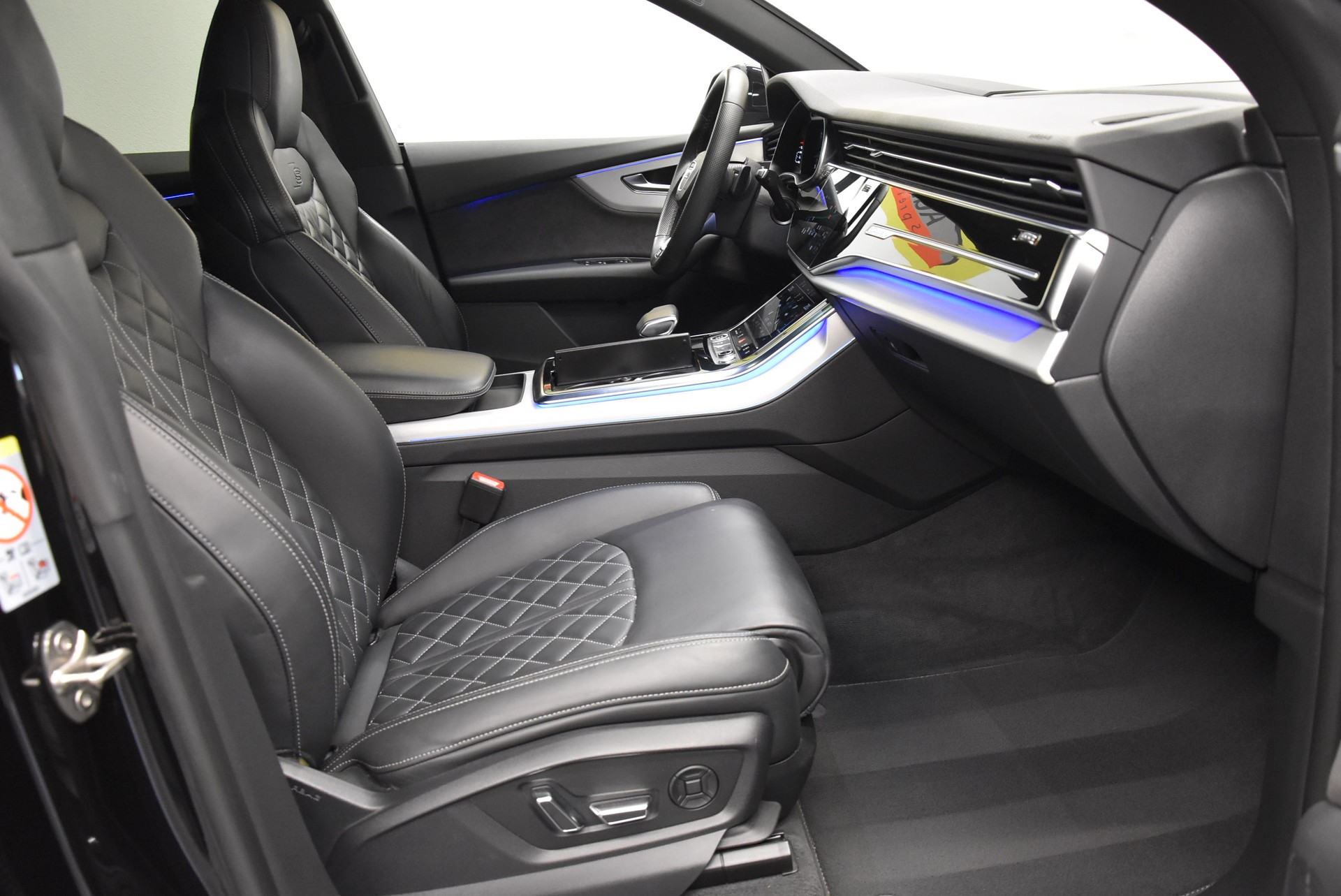 AUDI Q8 55 TFSI Black Edition quattro tiptronic-image-2