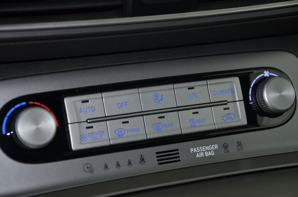 HYUNDAI Kona EV Premium Plus Bluelink *3-Phasen*-image-21