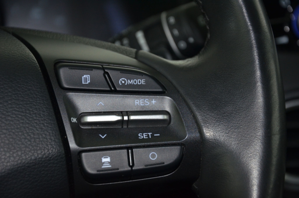 HYUNDAI Kona EV Premium Plus Bluelink *3-Phasen*-image-18