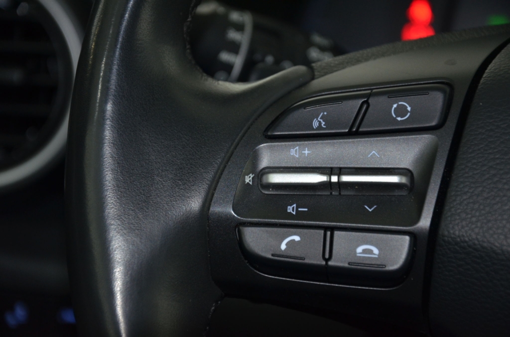 HYUNDAI Kona EV Premium Plus Bluelink *3-Phasen*-image-19