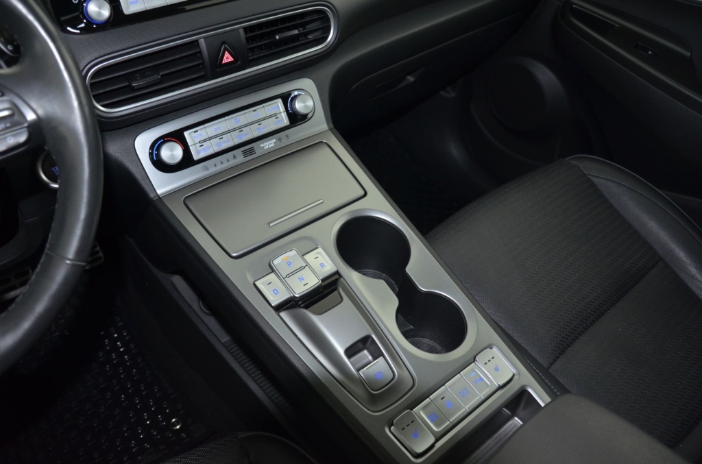 HYUNDAI Kona EV Premium Plus Bluelink *3-Phasen*-image-22