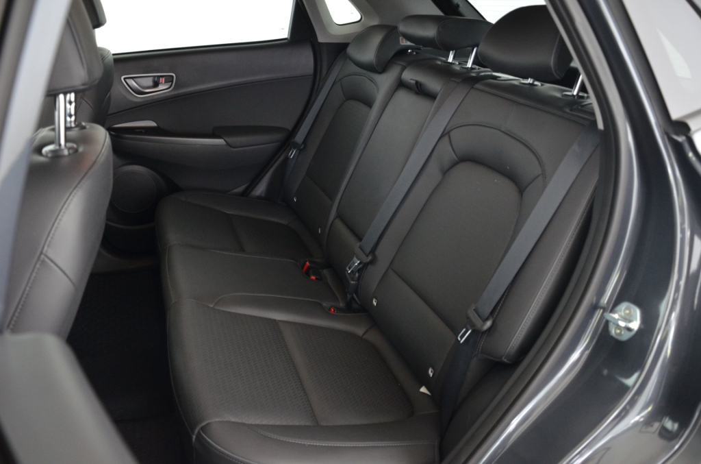 HYUNDAI Kona EV Premium Plus Bluelink *3-Phasen*-image-13