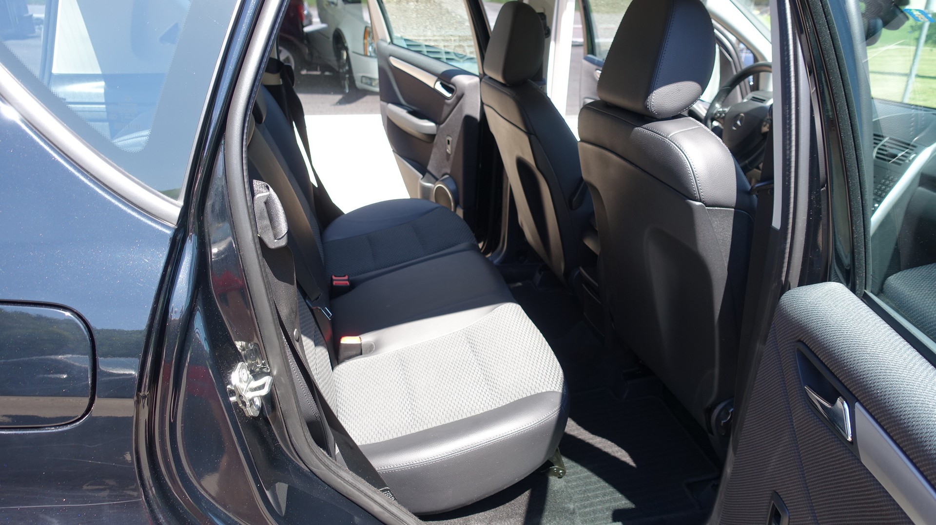 MERCEDES-BENZ A 180 Avantgarde Selection Autotronic-image-12