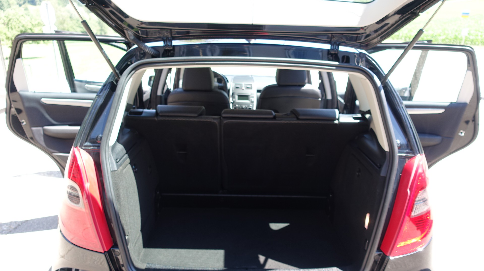 MERCEDES-BENZ A 180 Avantgarde Selection Autotronic-image-13