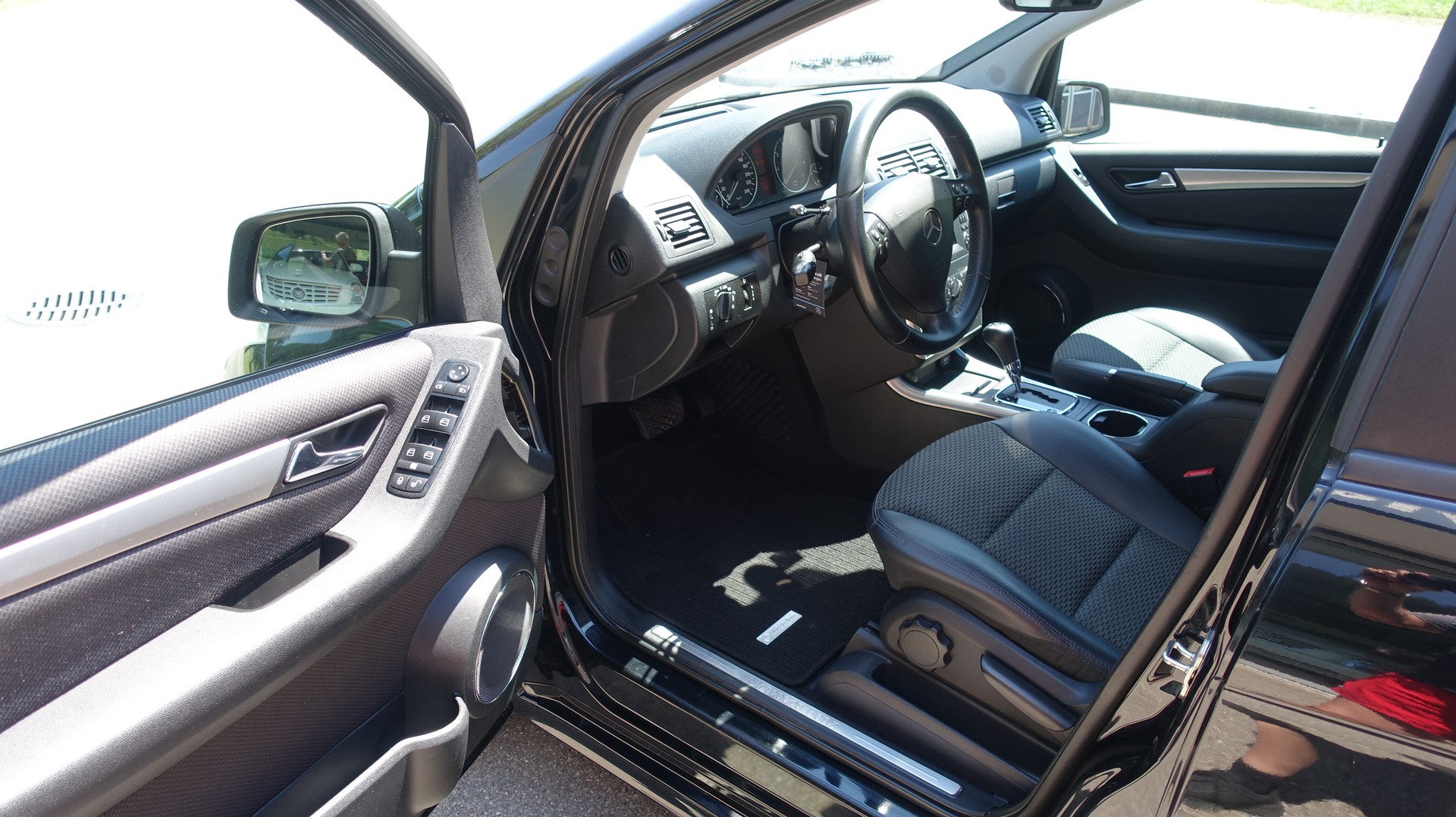 MERCEDES-BENZ A 180 Avantgarde Selection Autotronic-image-8