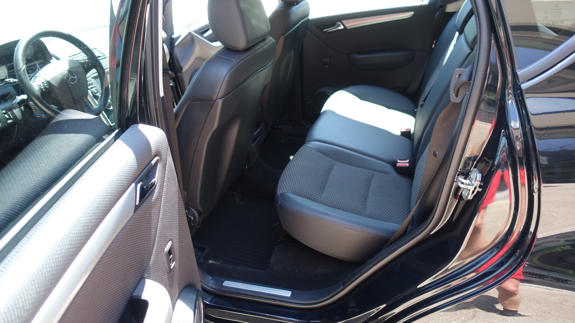 MERCEDES-BENZ A 180 Avantgarde Selection Autotronic-image-11