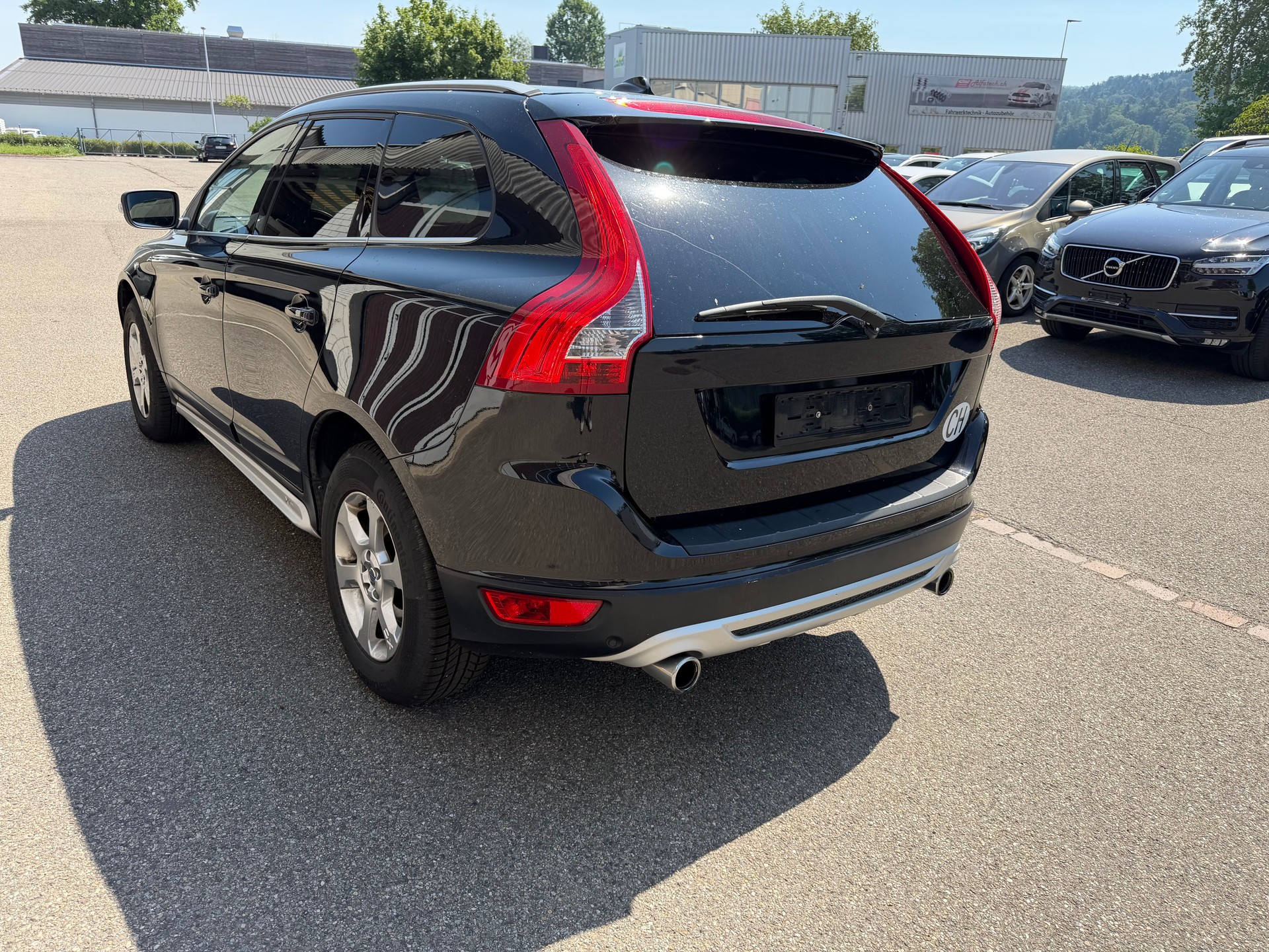VOLVO XC60 D5 AWD R-Design Geartronic-image-2