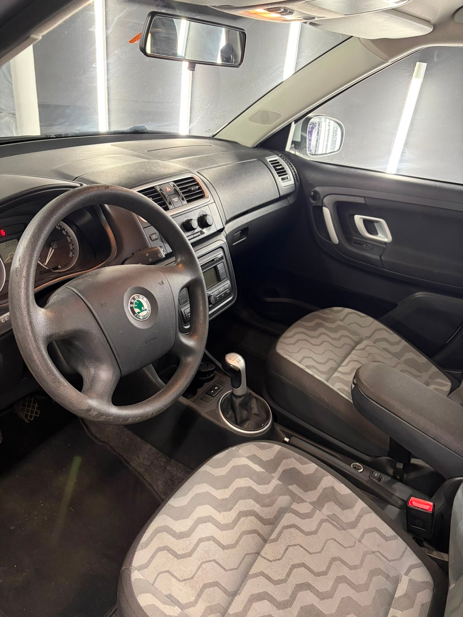 SKODA Fabia 1.4 Ambiente-image-4