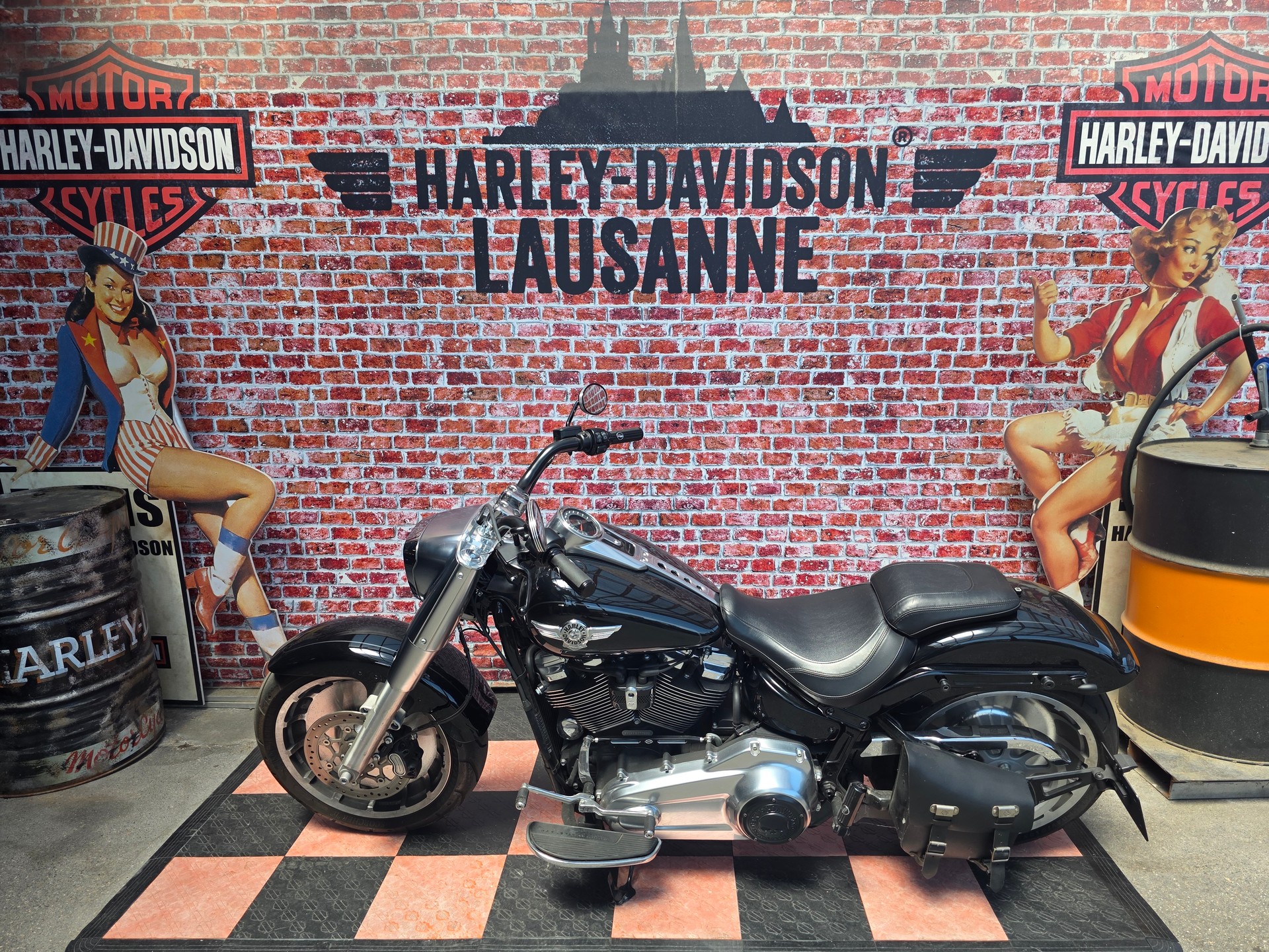 HARLEY-DAVIDSON FLFBS Fat Boy 114 ABS-showroom-element-1