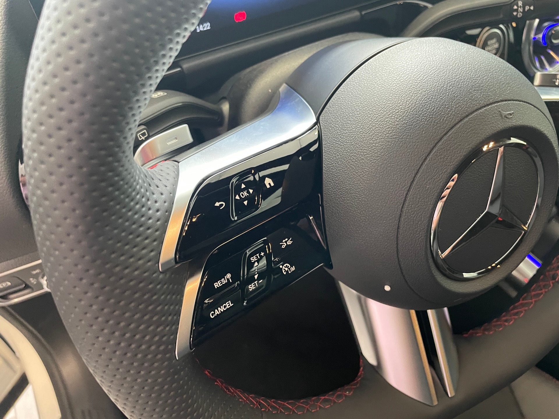 MERCEDES-BENZ GLA 250 4Matic 8G-DCT AMG Line Swiss Star-image-14