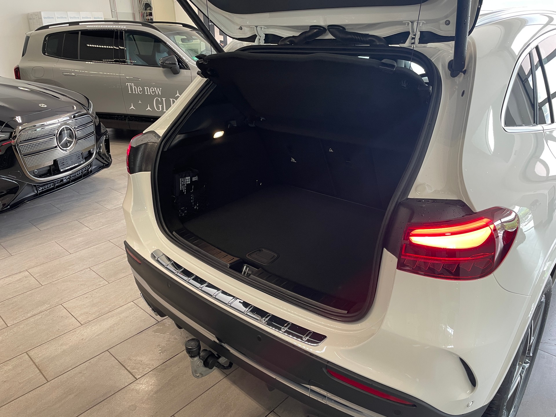 MERCEDES-BENZ GLA 250 4Matic 8G-DCT AMG Line Swiss Star-image-6