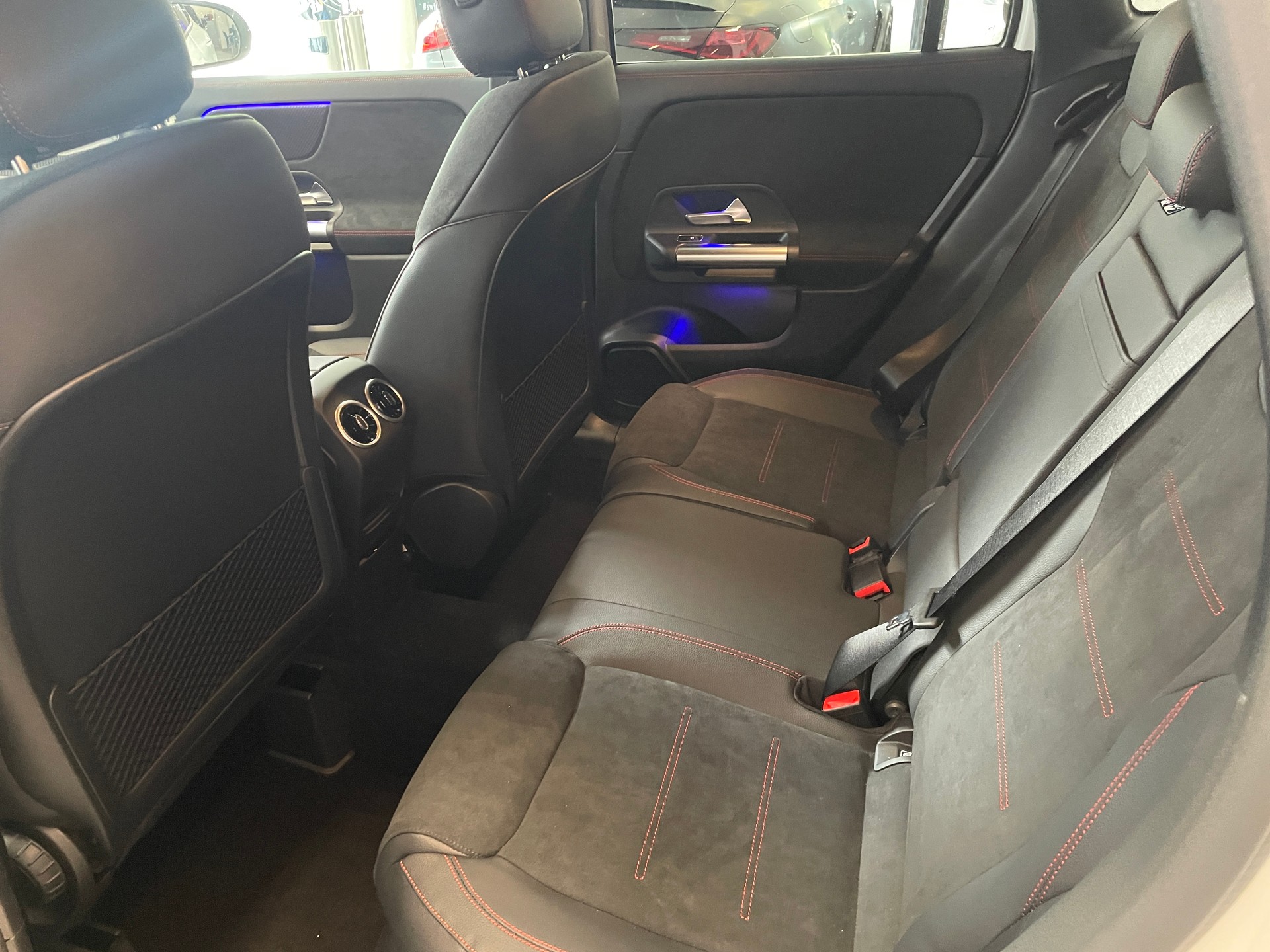 MERCEDES-BENZ GLA 250 4Matic 8G-DCT AMG Line Swiss Star-image-11
