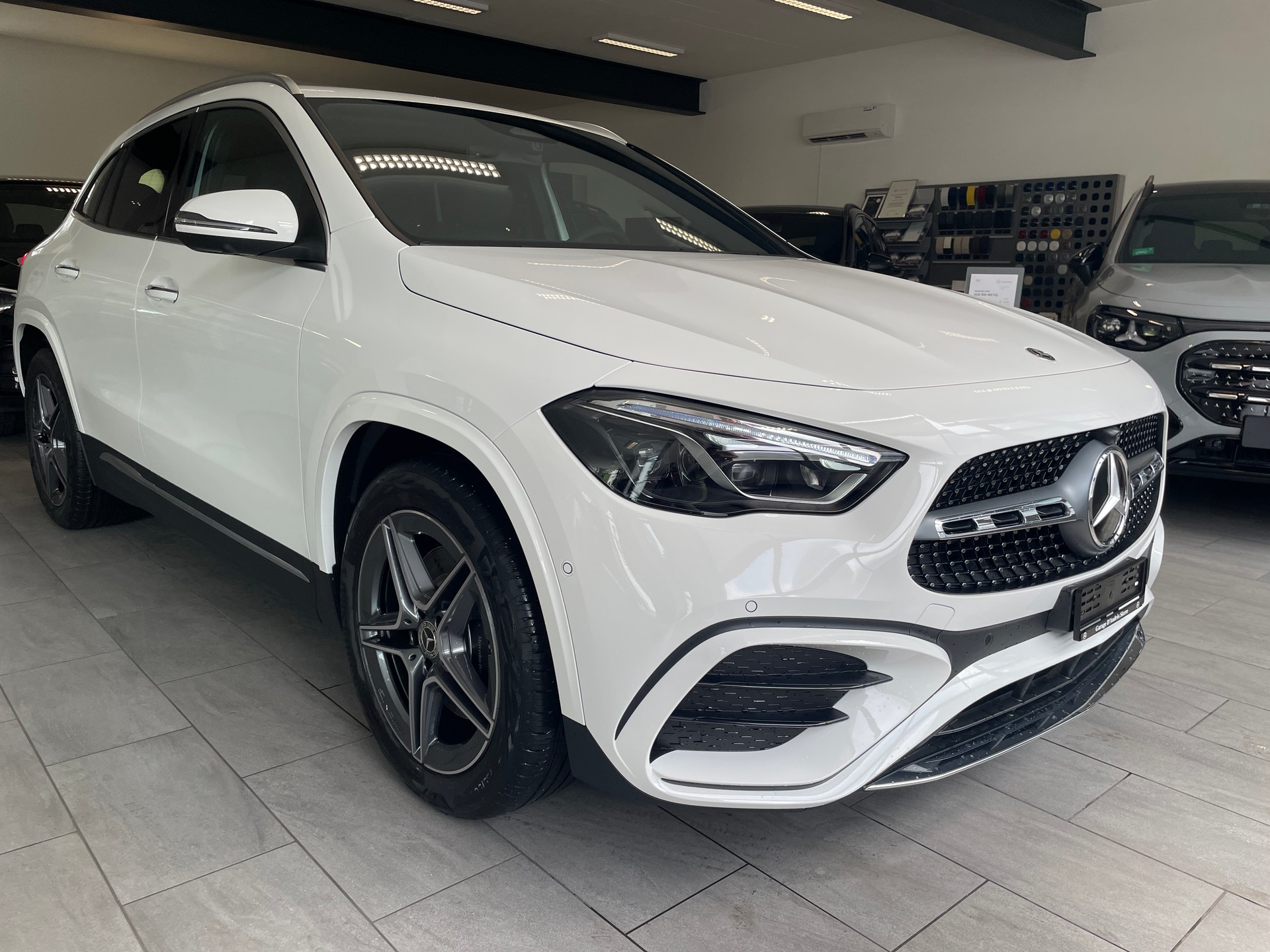 MERCEDES-BENZ GLA 250 4Matic 8G-DCT AMG Line Swiss Star-image-2
