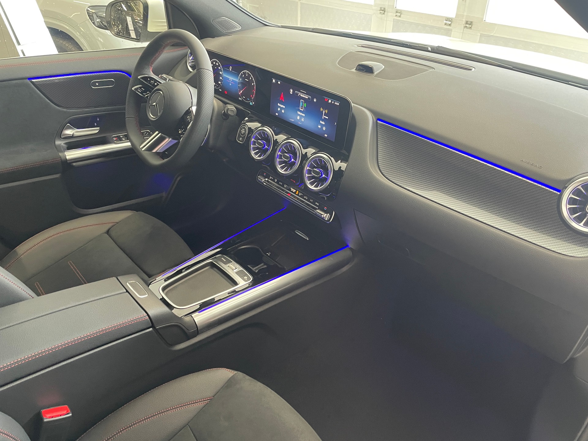MERCEDES-BENZ GLA 250 4Matic 8G-DCT AMG Line Swiss Star-image-22