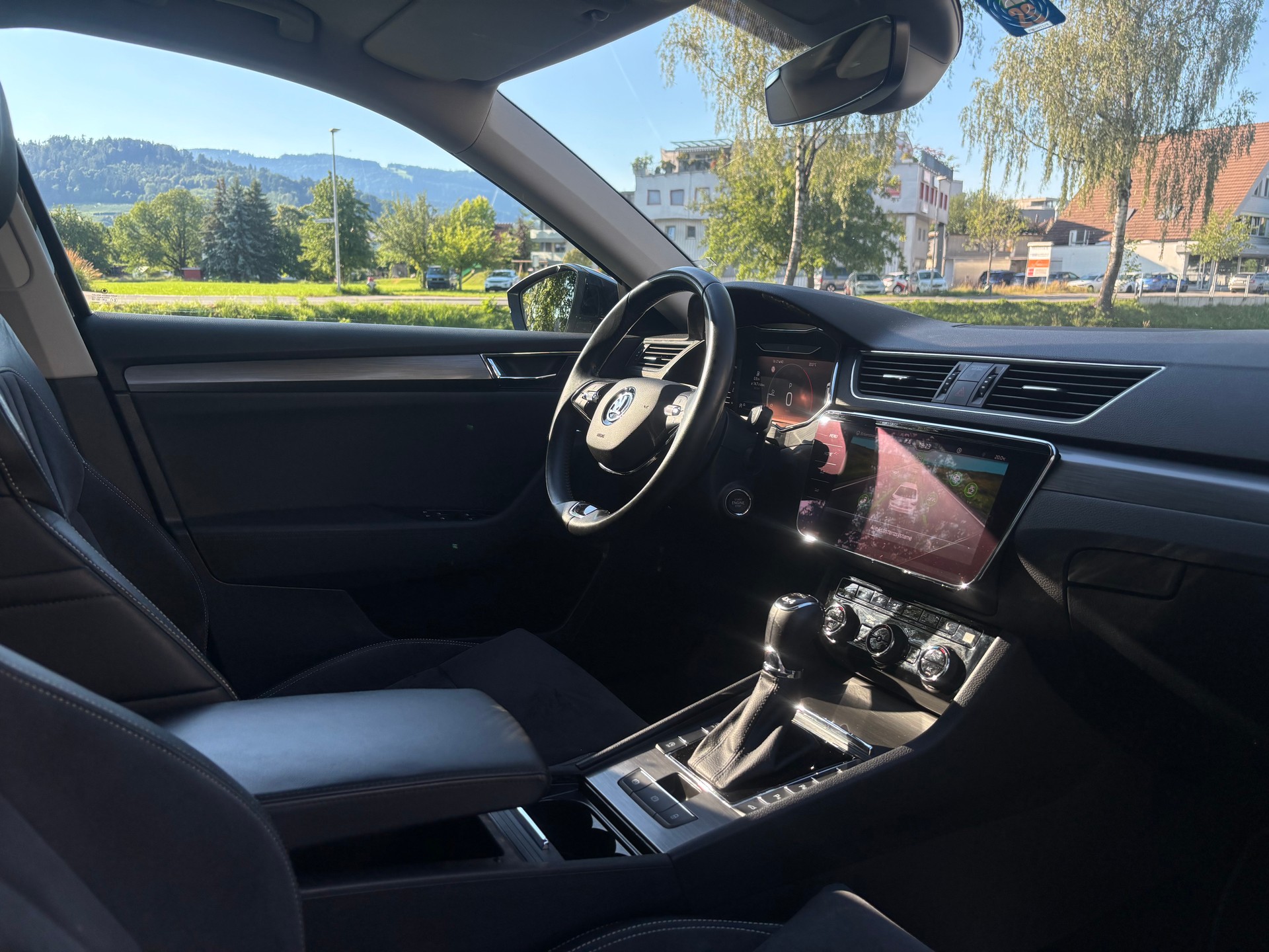 SKODA Superb Combi 2.0 TDi Style 4x4 DSG-image-12