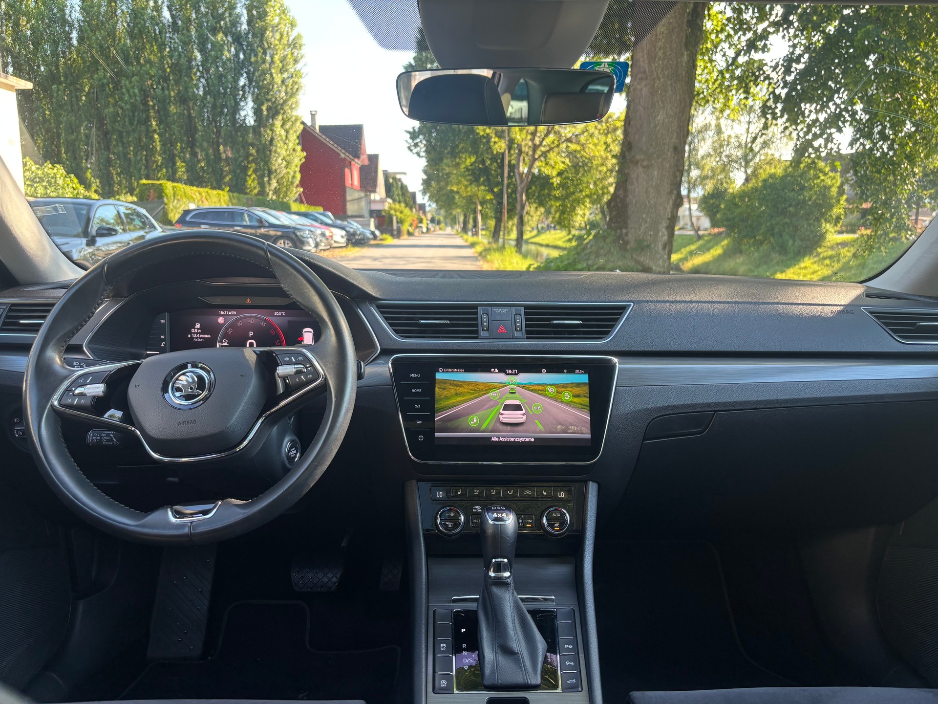 SKODA Superb Combi 2.0 TDi Style 4x4 DSG-image-11