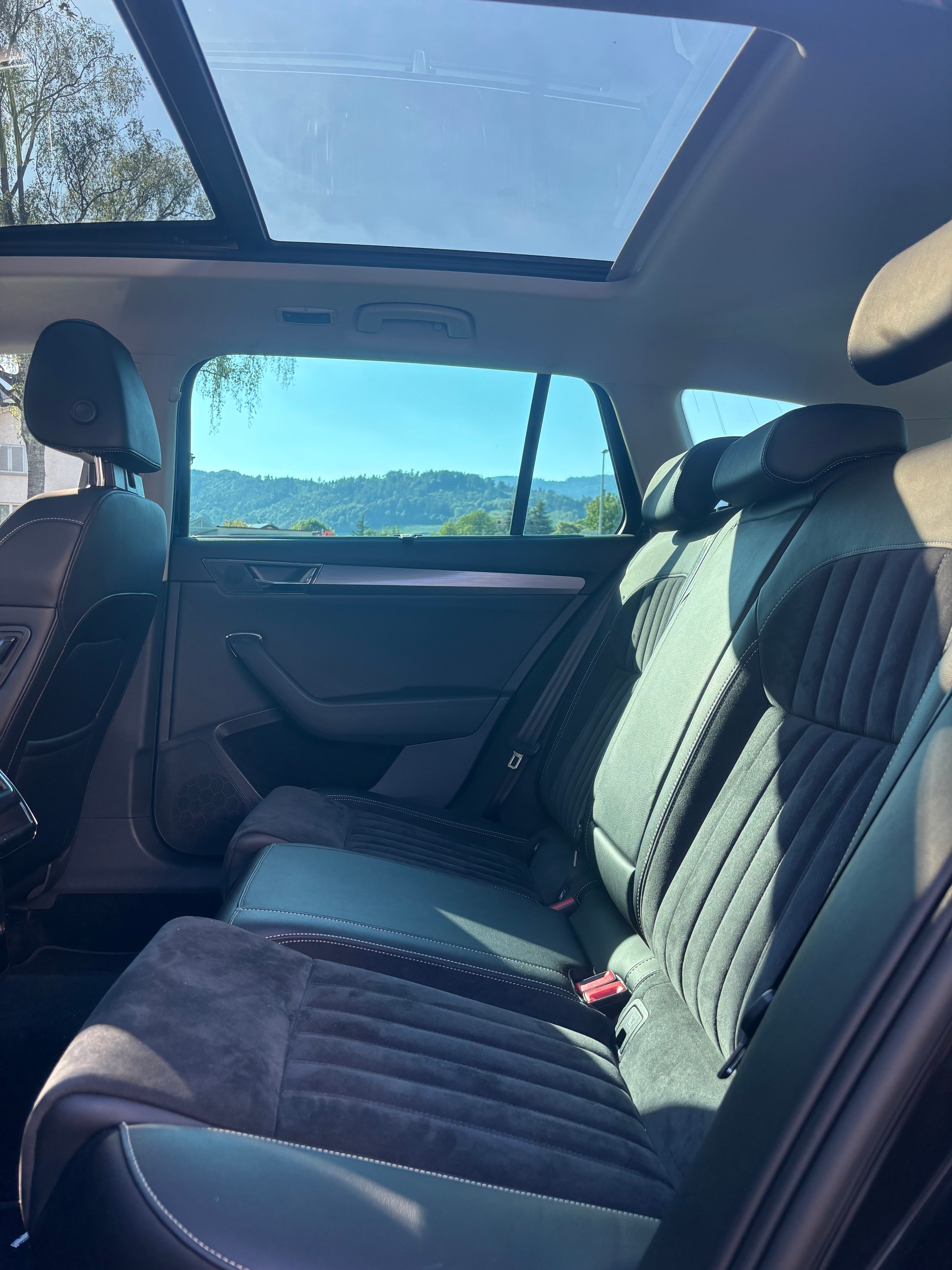 SKODA Superb Combi 2.0 TDi Style 4x4 DSG-image-14
