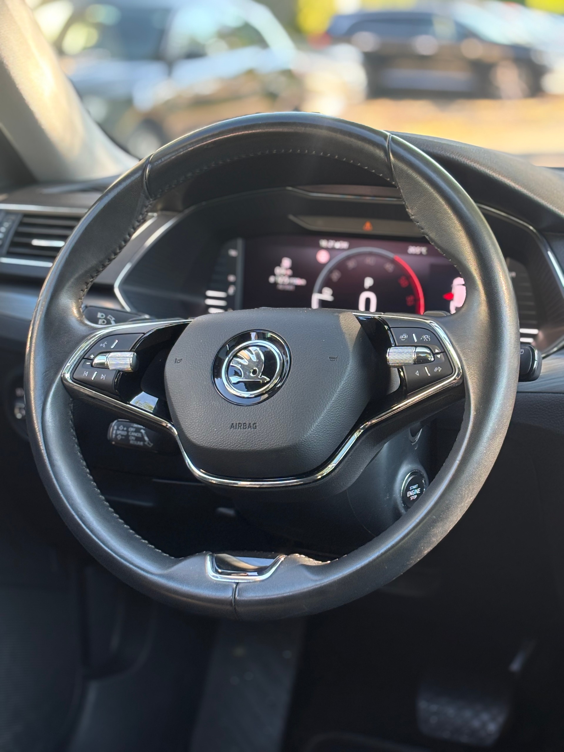 SKODA Superb Combi 2.0 TDi Style 4x4 DSG-image-10