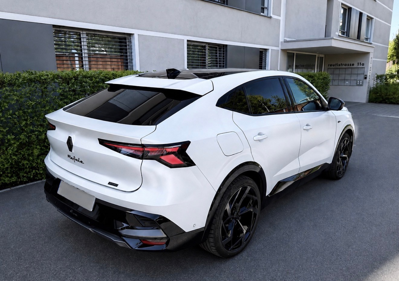 RENAULT 1.2 E-Tech Plug-in Atelier Alpine-image-1