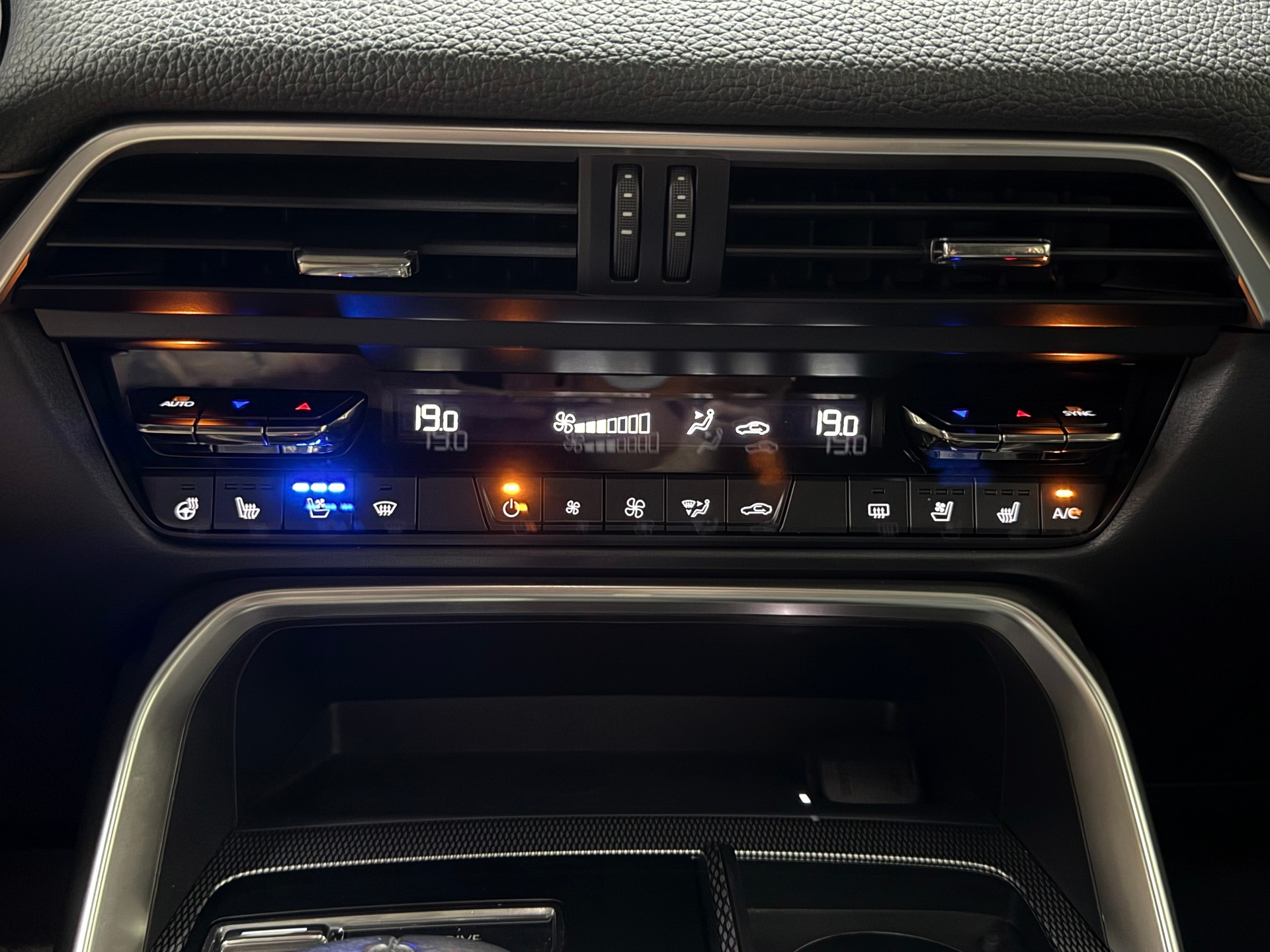 MAZDA CX-60 3.3L e-Skyactiv D 254 MHEV AWD Homura-image-19