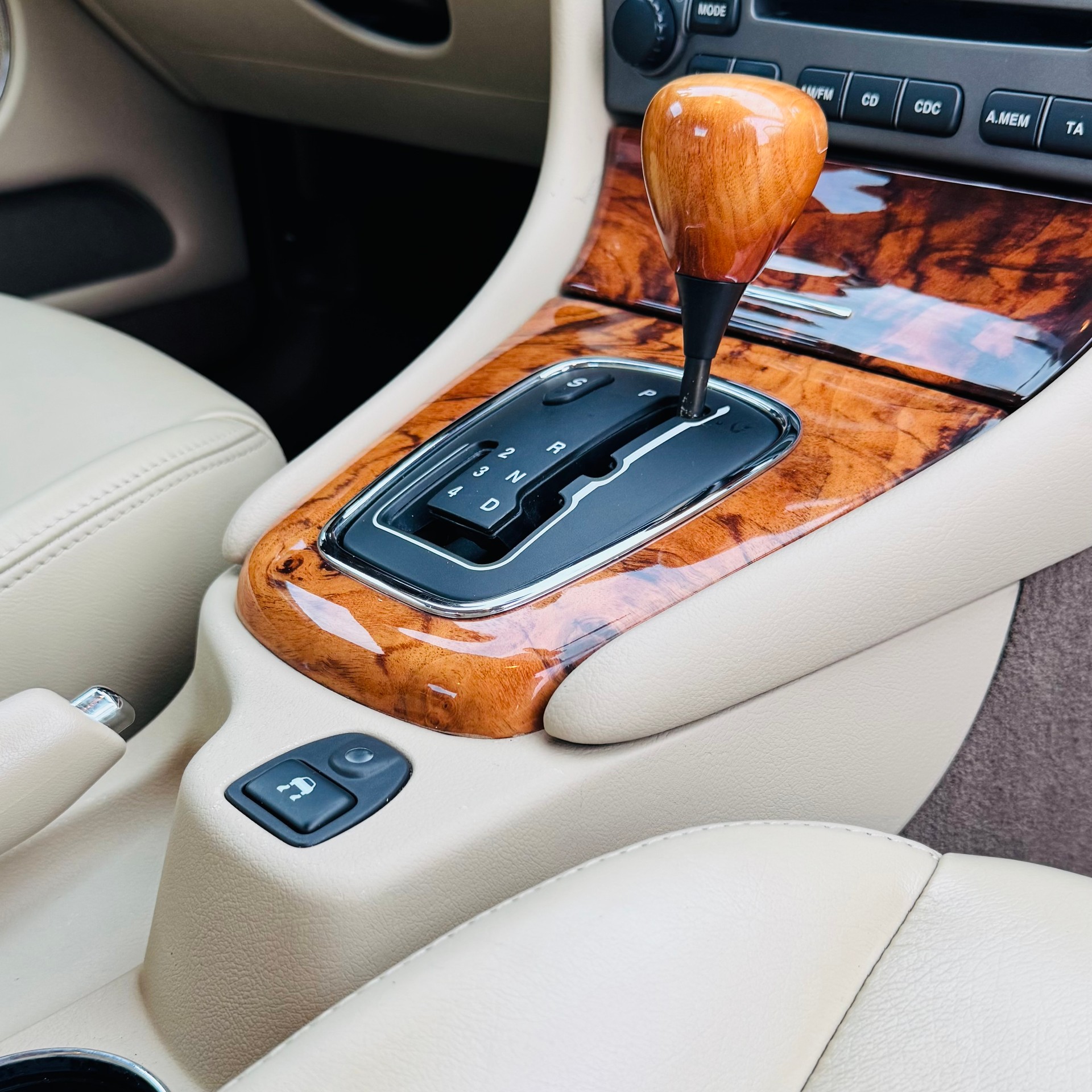 JAGUAR 2.5 V6 Traction4 Sovereign-image-15