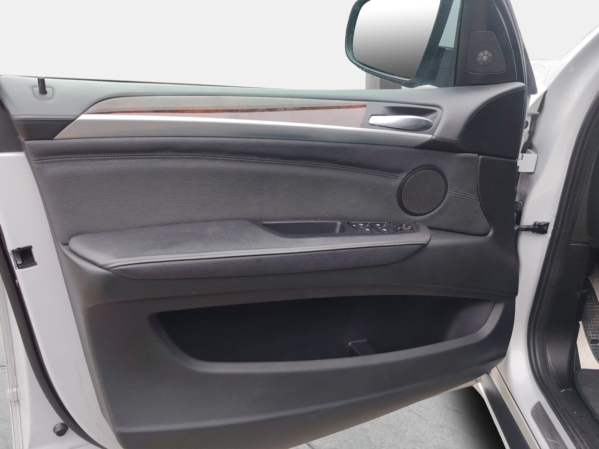 BMW X5 xDrive 50i Steptronic-image-11