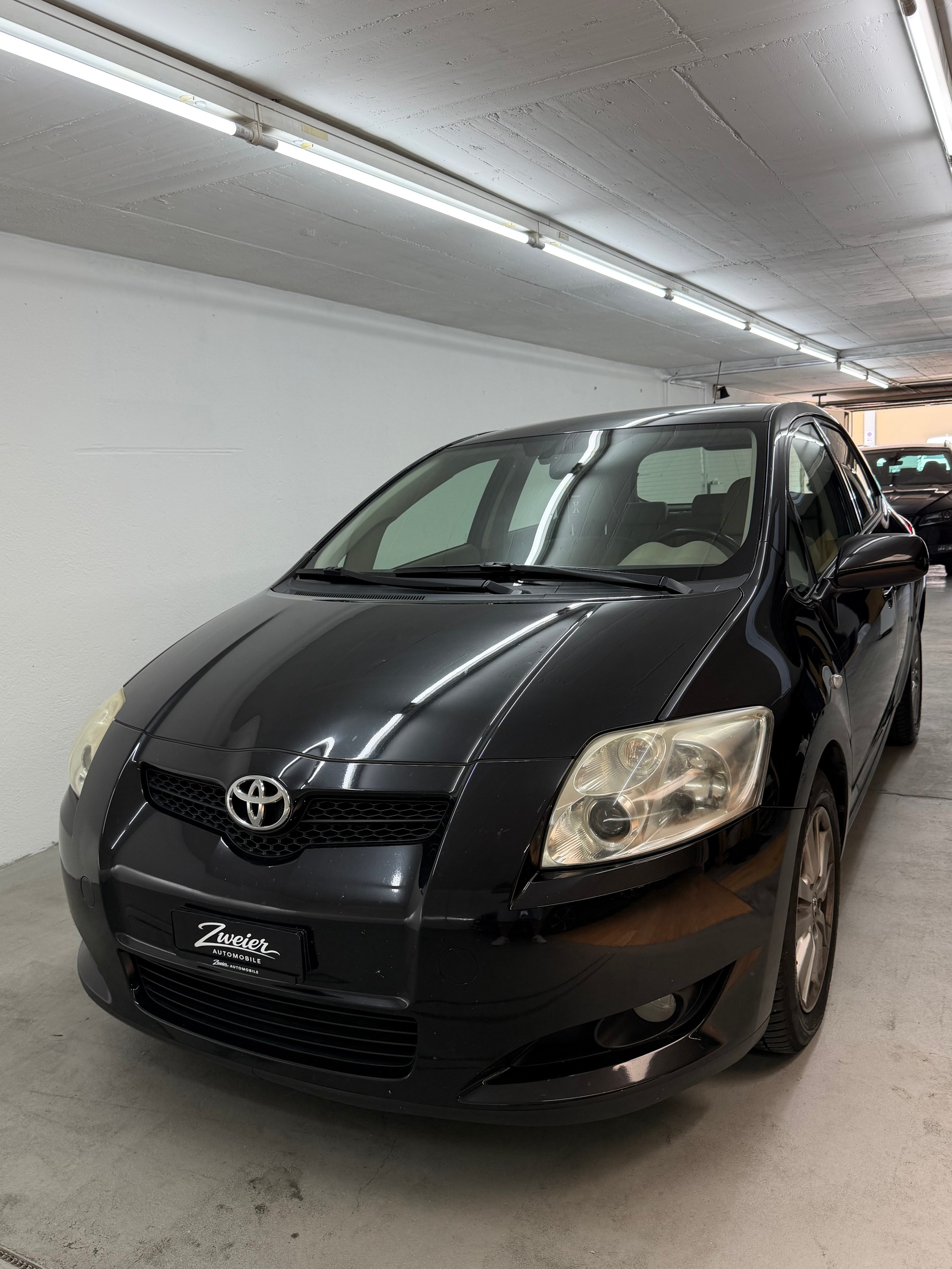 TOYOTA Auris 2.0 D-4D Linea Sol-image-2