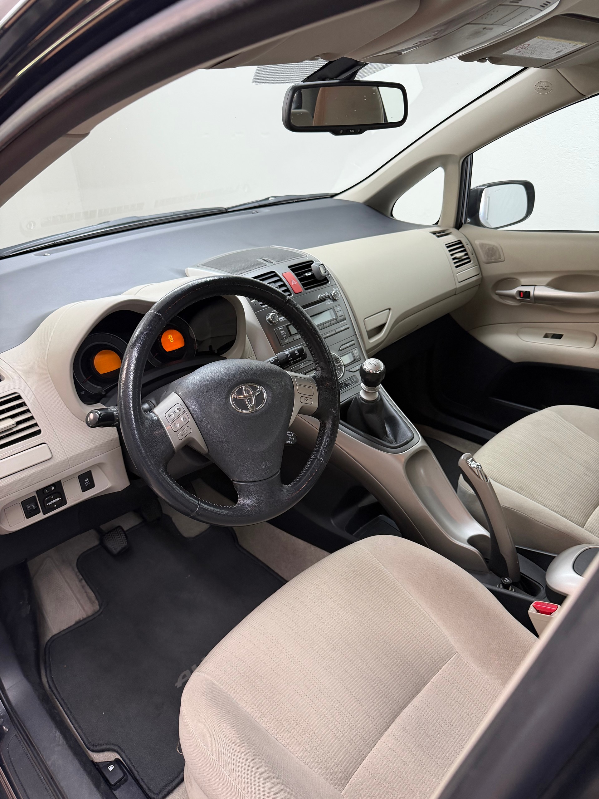 TOYOTA Auris 2.0 D-4D Linea Sol-image-7