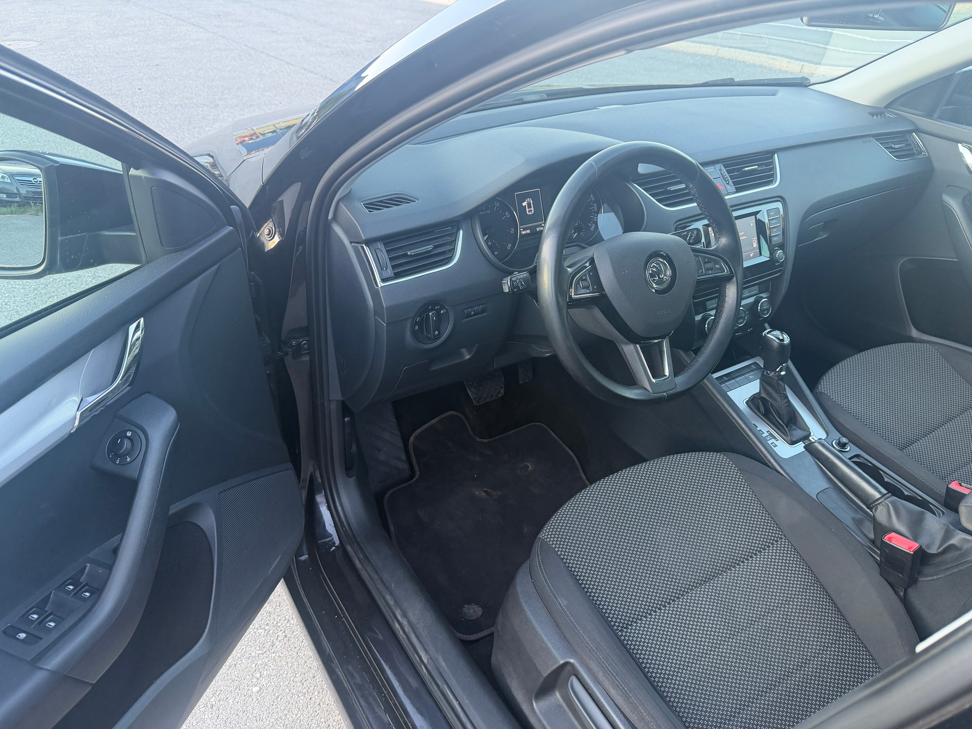 SKODA Octavia Combi 1.8 TSI Ambition 4x4 DSG-image-6