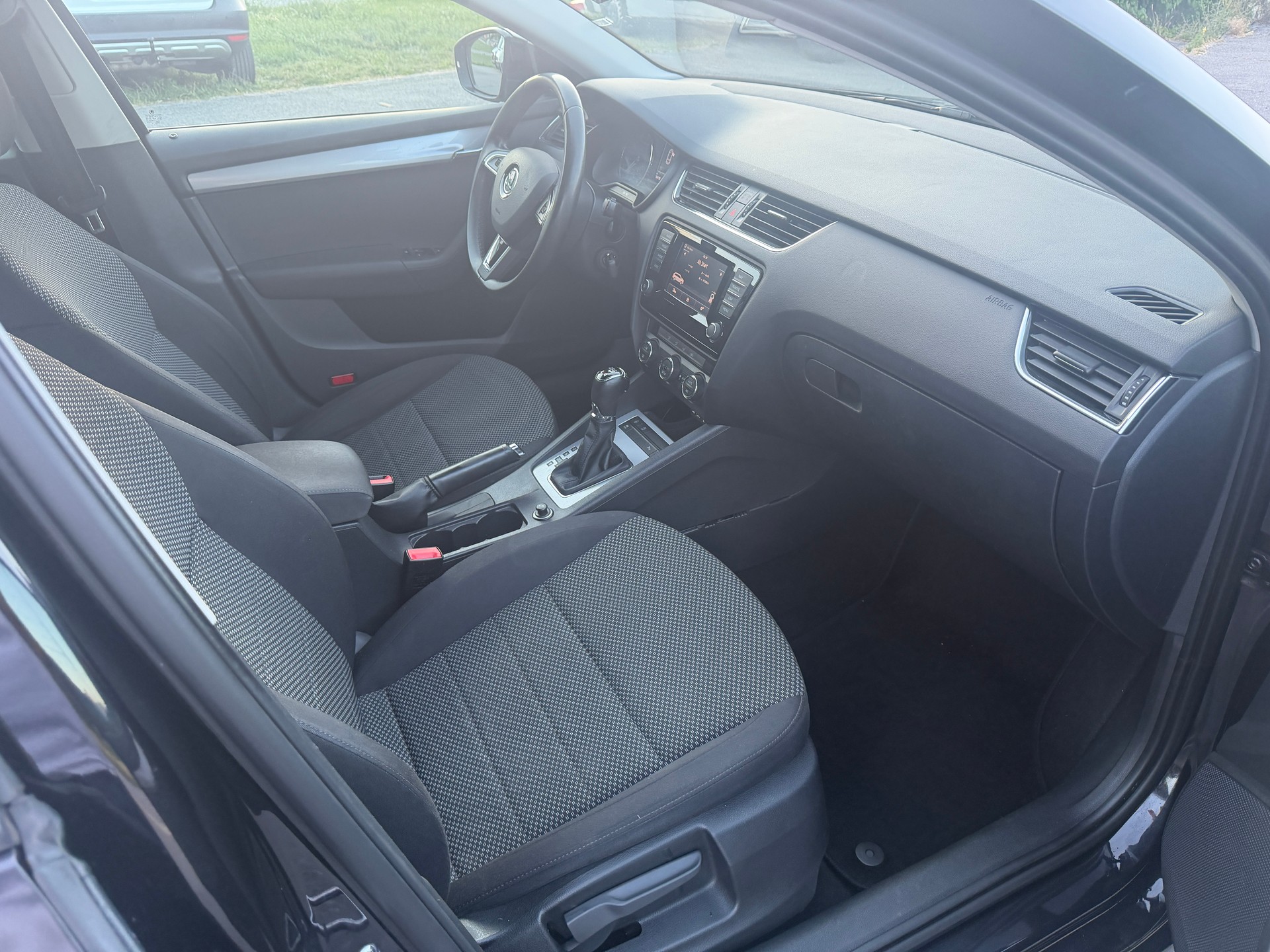 SKODA Octavia Combi 1.8 TSI Ambition 4x4 DSG-image-11