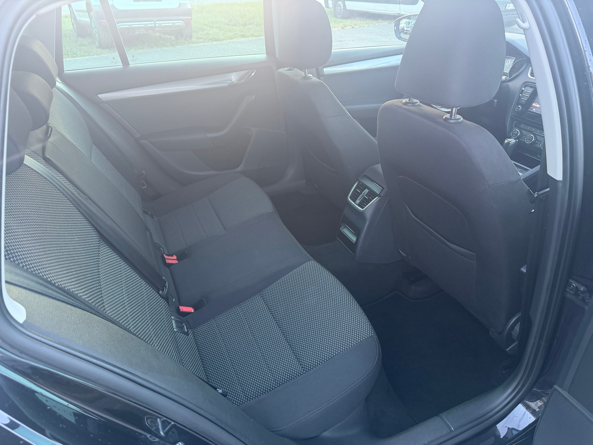 SKODA Octavia Combi 1.8 TSI Ambition 4x4 DSG-image-10