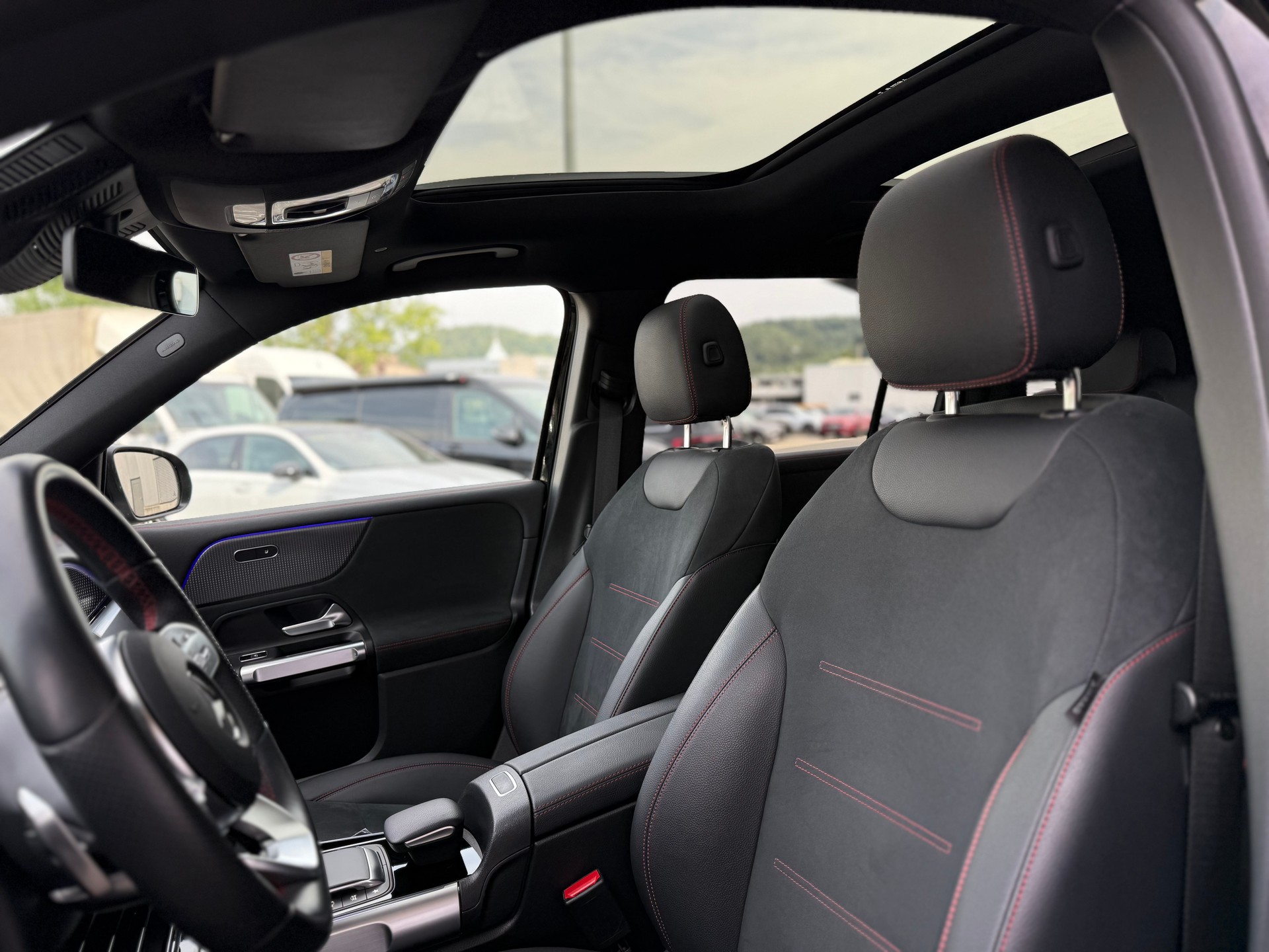 MERCEDES-BENZ EQB 350 AMG Line 4Matic-image-4