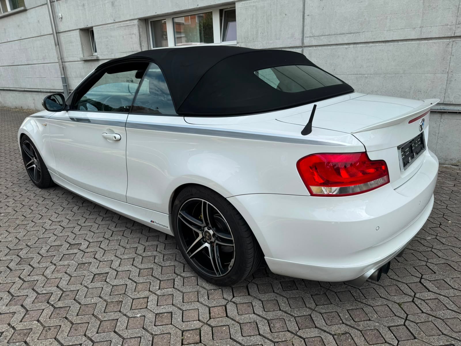 BMW 118i Cabrio M-Packet-image-4
