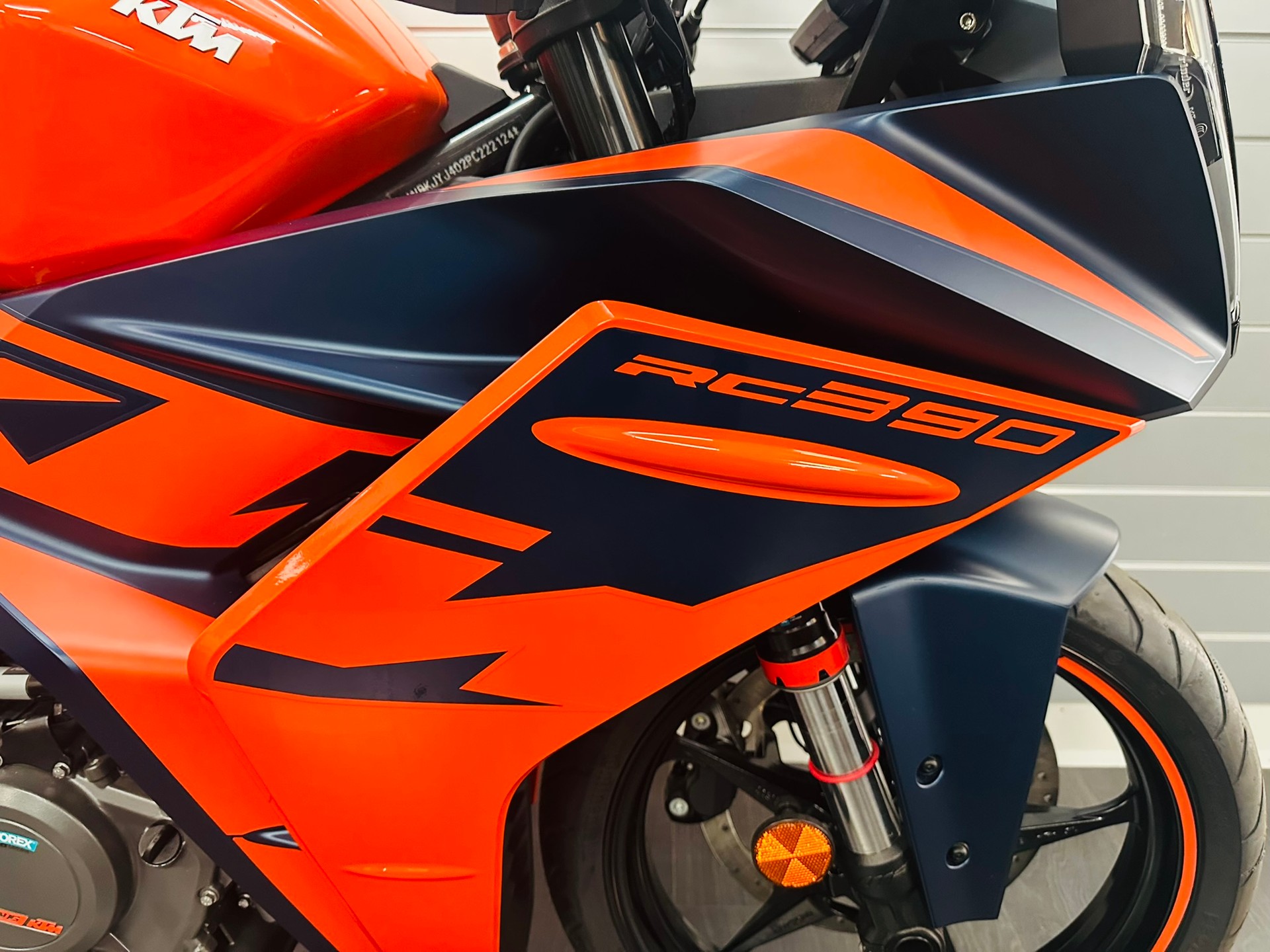 KTM RC 390-showroom-element-1
