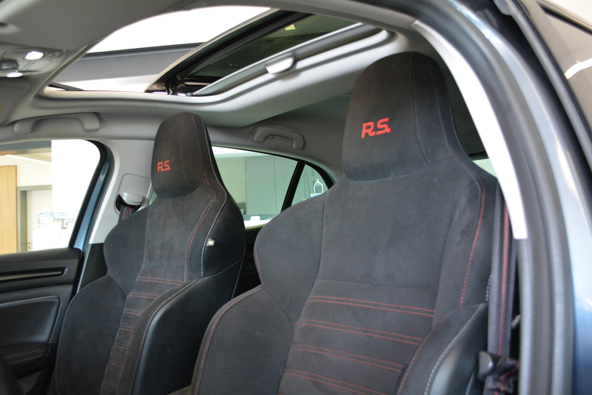 RENAULT Mégane Sport 1.8 T Trophy EDC-image-11