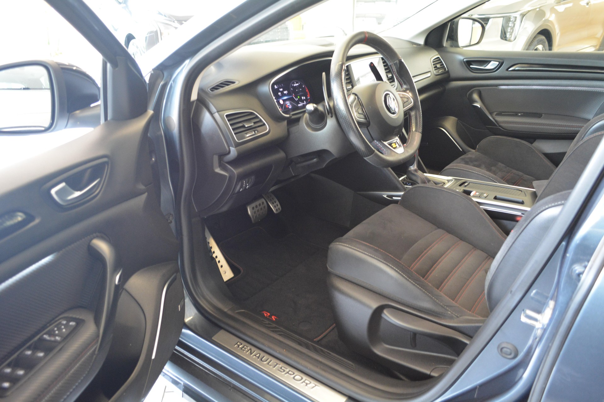 RENAULT Mégane Sport 1.8 T Trophy EDC-image-7