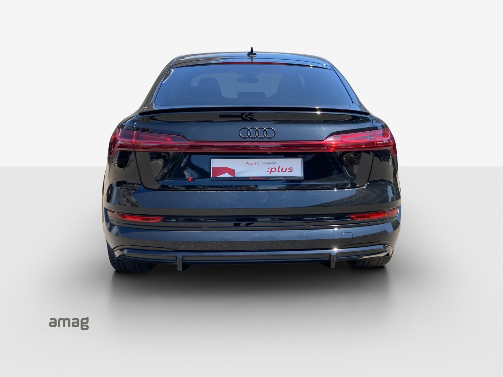 AUDI e-tron S Sportback quattro-image-4