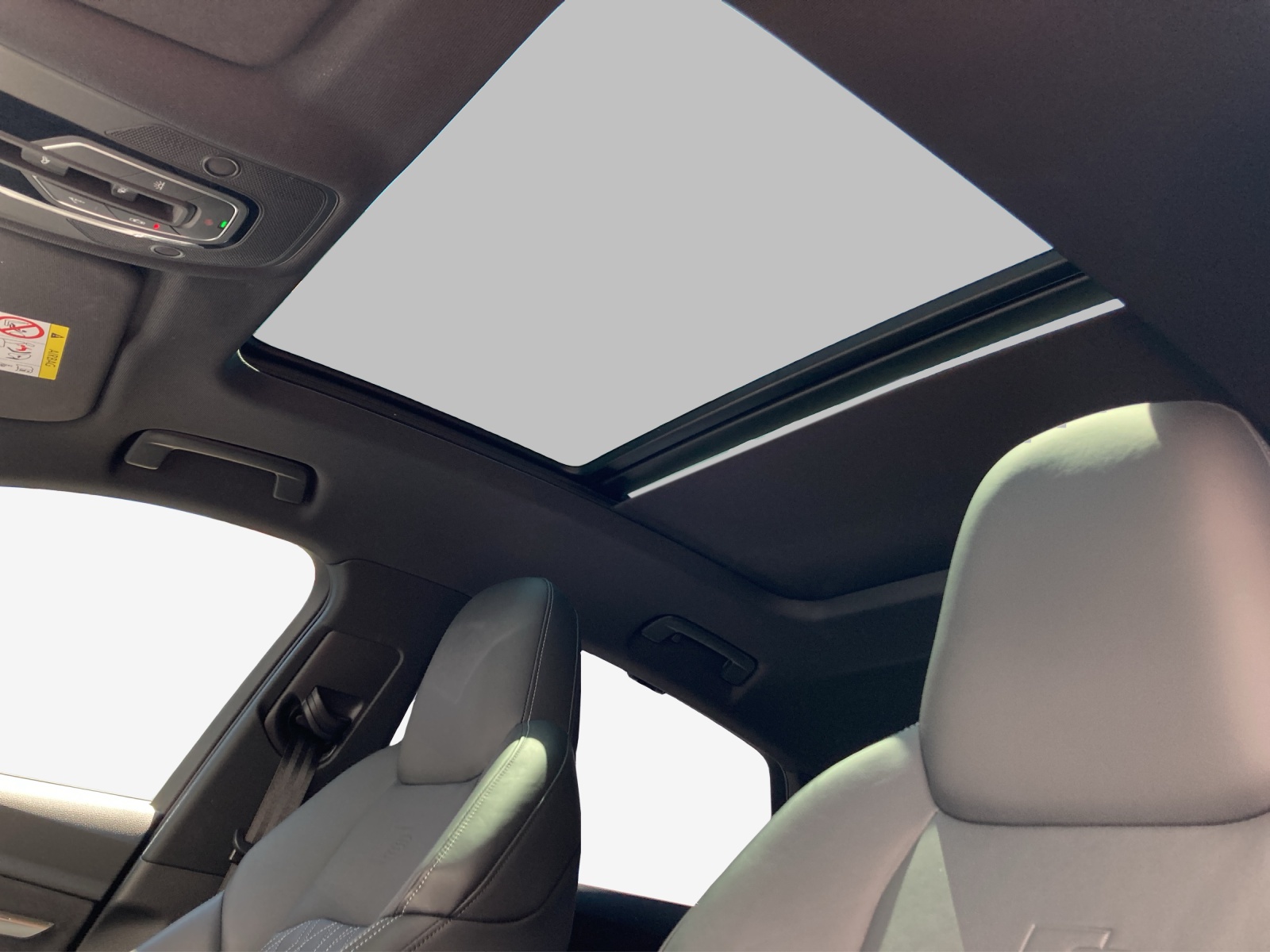 AUDI e-tron S Sportback quattro-image-14