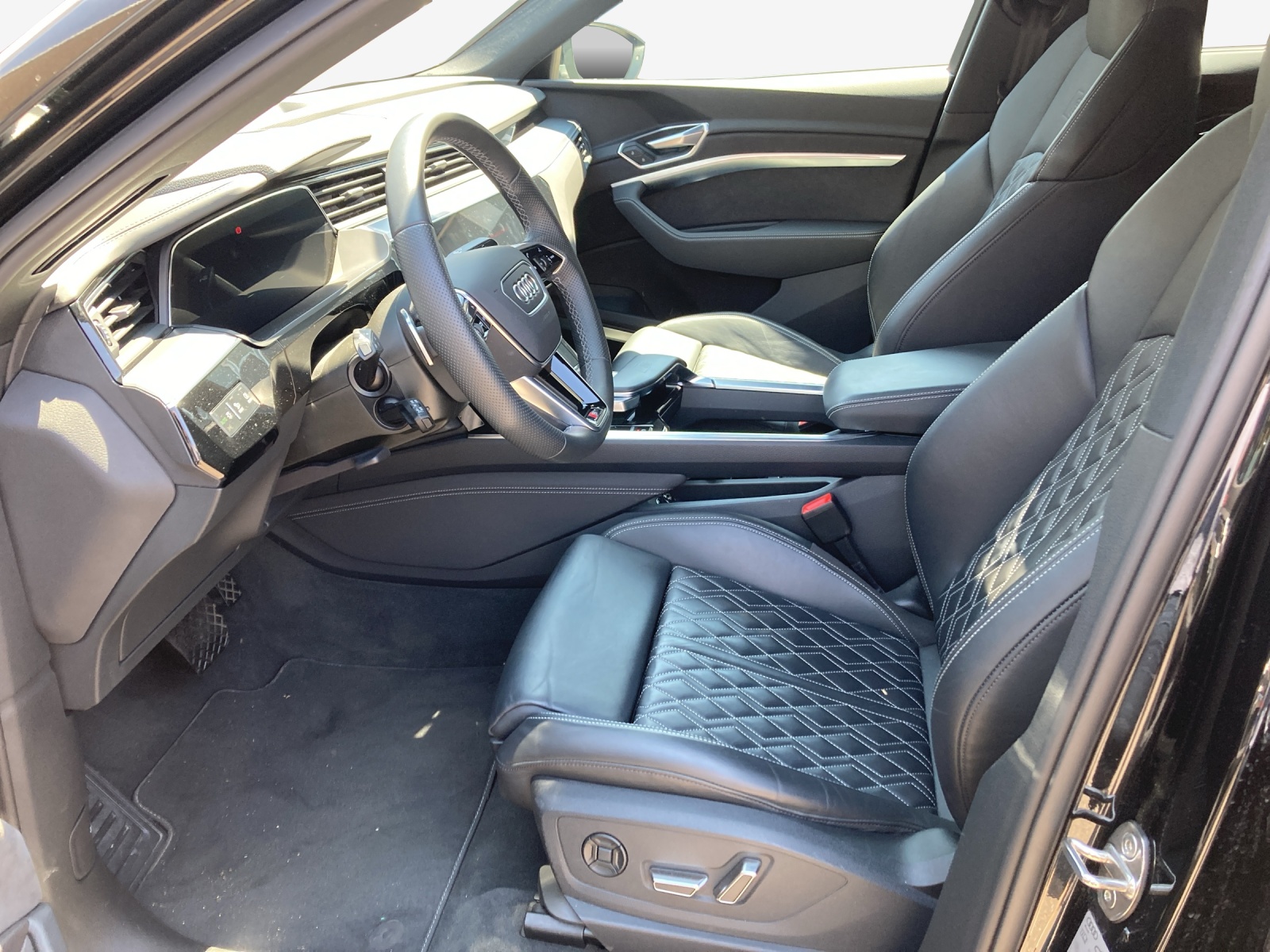AUDI e-tron S Sportback quattro-image-10