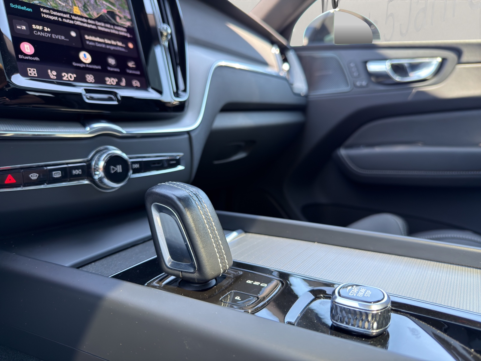 VOLVO XC60 2.0 T8 TE R-Design eAWD-image-10