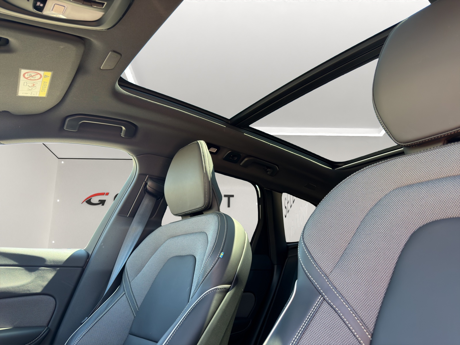 VOLVO XC60 2.0 T8 TE R-Design eAWD-image-13