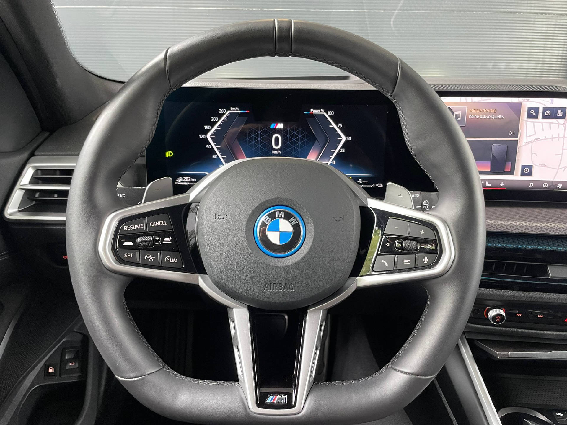 BMW 330e xDrive SAG Touring-image-7