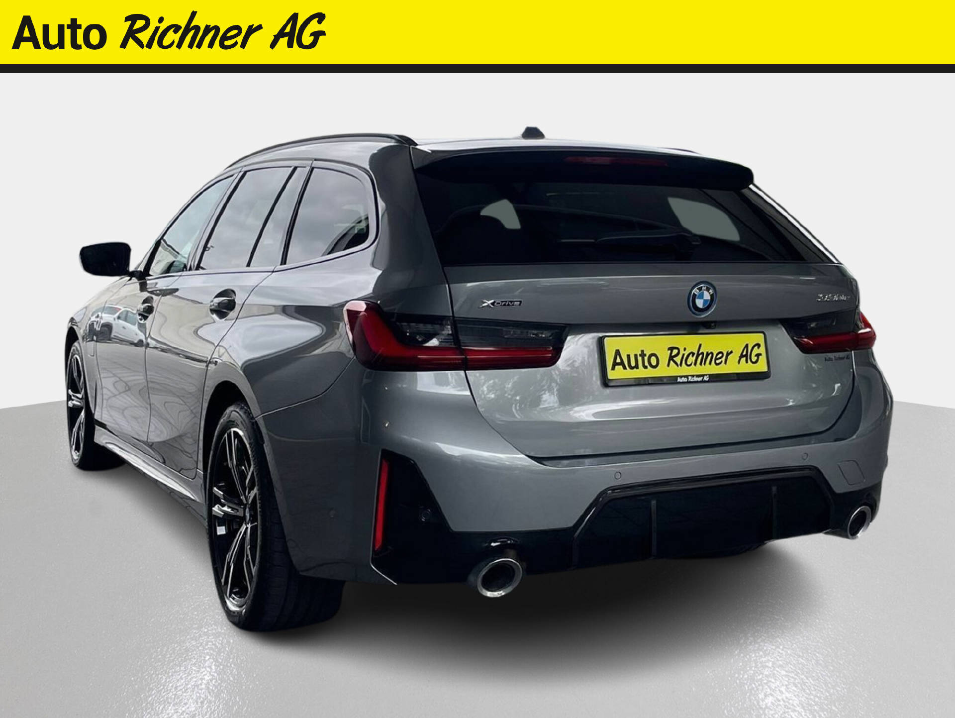 BMW 330e xDrive SAG Touring-image-4