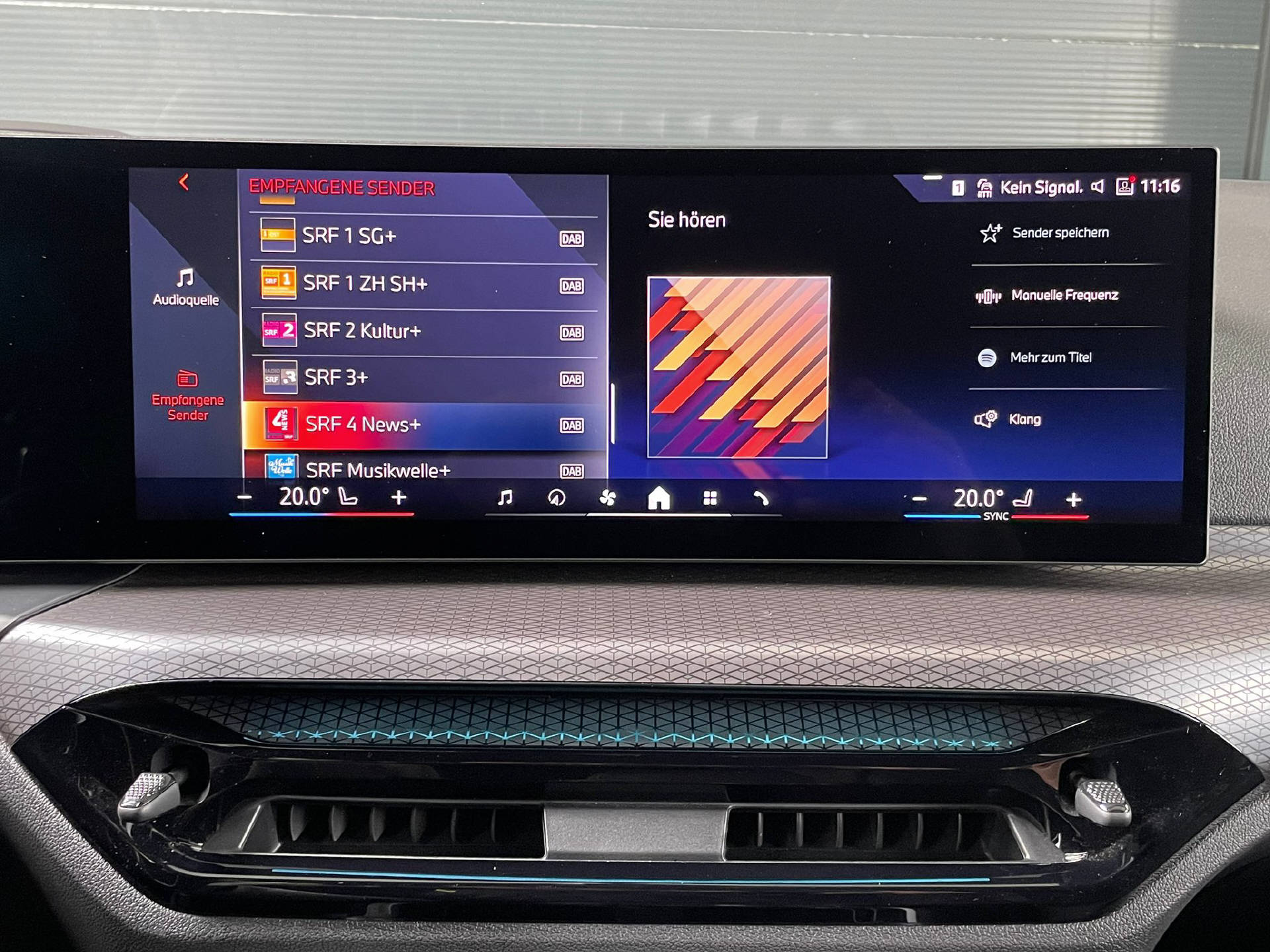 BMW 330e xDrive SAG Touring-image-16