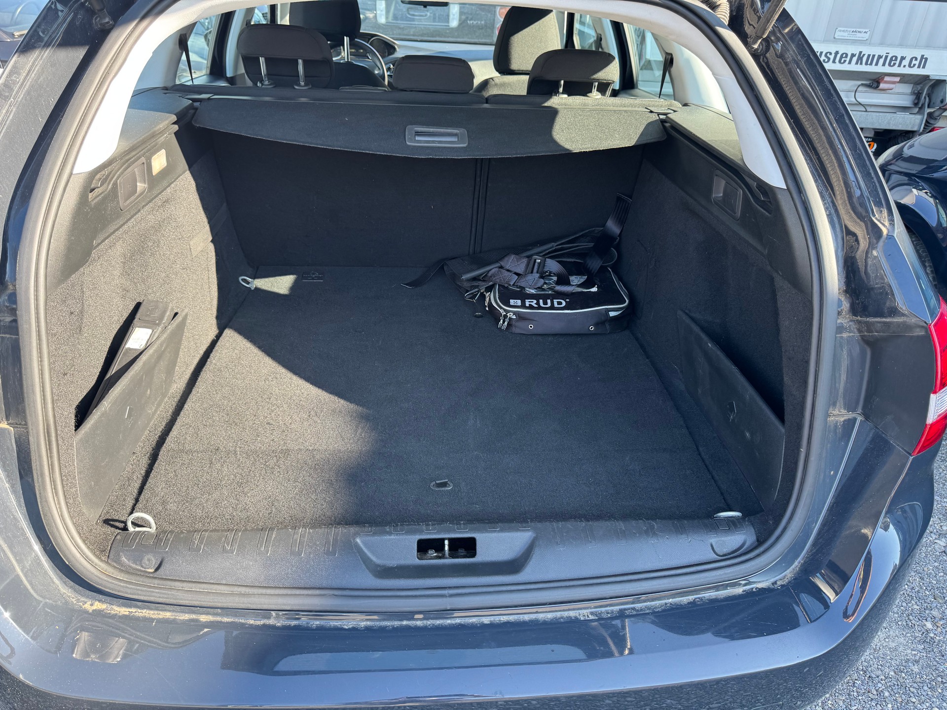 PEUGEOT 308 SW 1.6 BlueHDI Allure-image-13