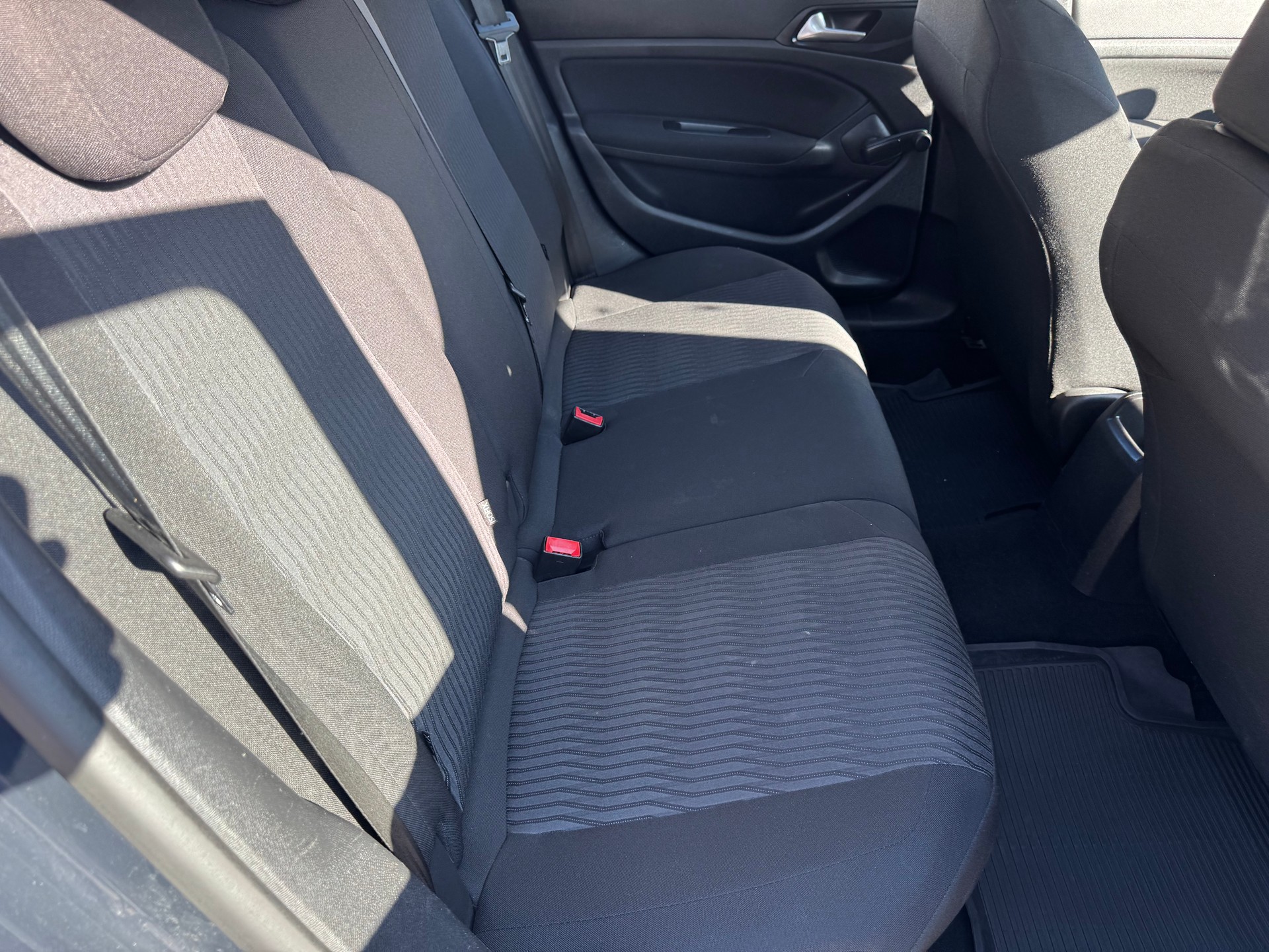 PEUGEOT 308 SW 1.6 BlueHDI Allure-image-11