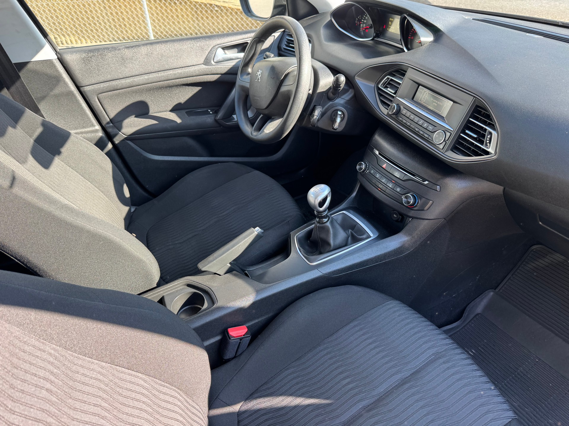 PEUGEOT 308 SW 1.6 BlueHDI Allure-image-9