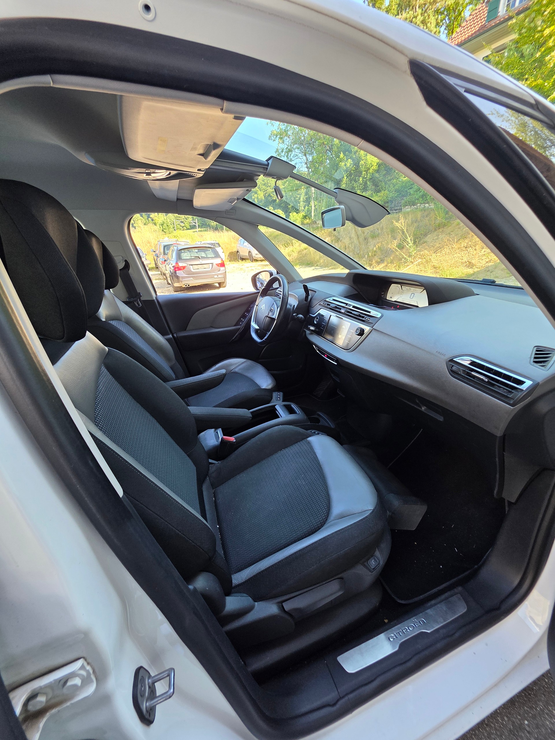 CITROEN Grand C4 Picasso 1.6 BlueHDi Feel Edition EAT6-image-6